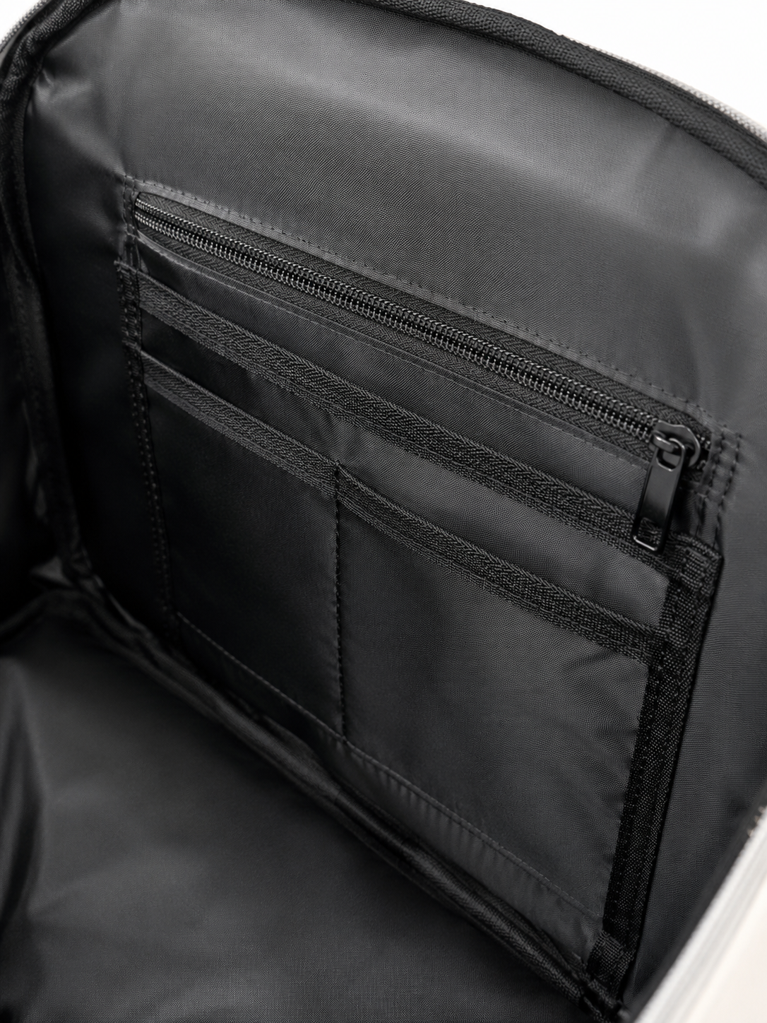 NeuronPadel Pro+ Player Bag V2 padel racket bag – interior detail