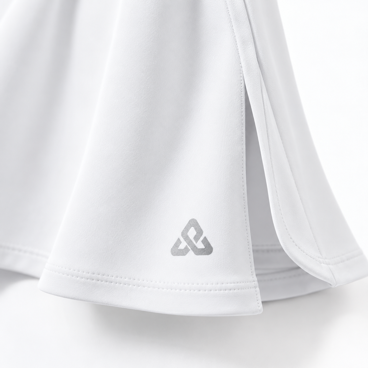 NeuronPadel Court Skirt White – reflective logo detail